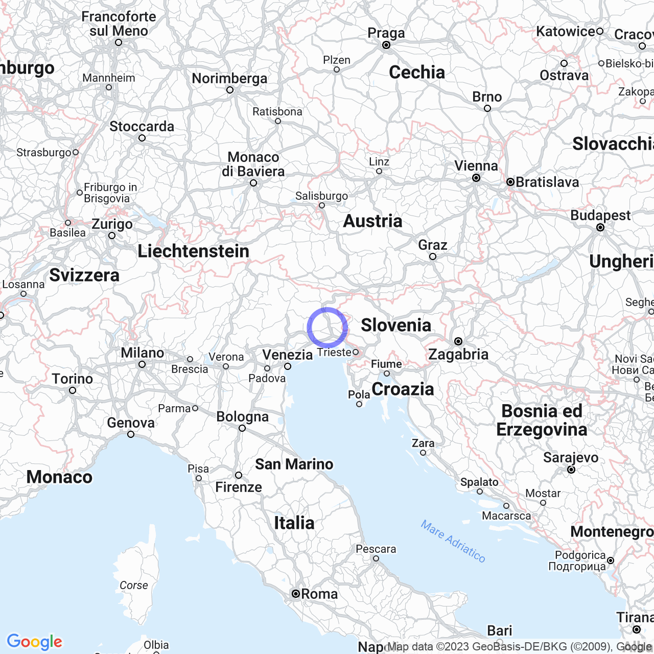 Scopri l'Aeroporto di Udine-Campoformido: storia, volo e controversie.